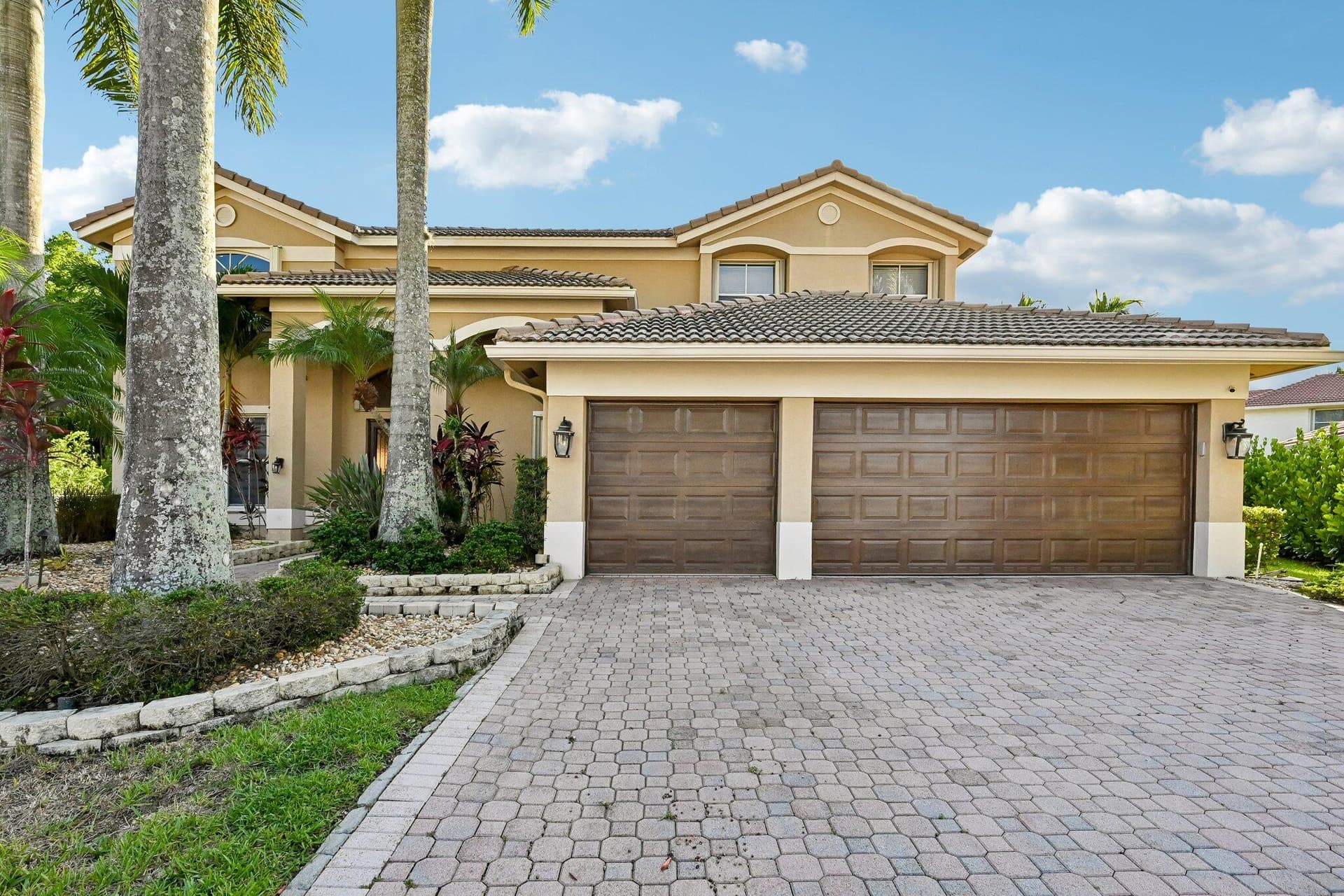 1664 VICTORIA POINTE Lane, Weston, FL 33327 in Weston - property photo 2