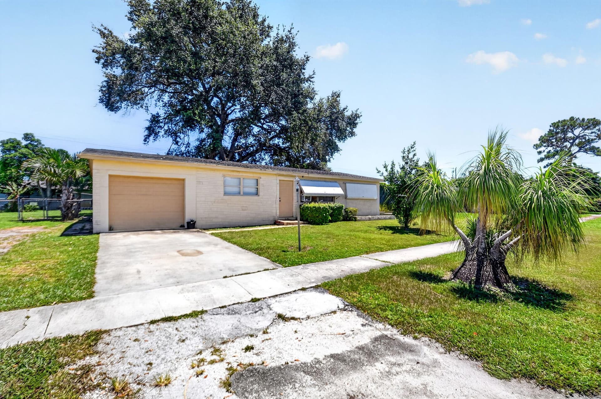 1572 Woodland Avenue in West Palm Beach / FOREST MANOR
