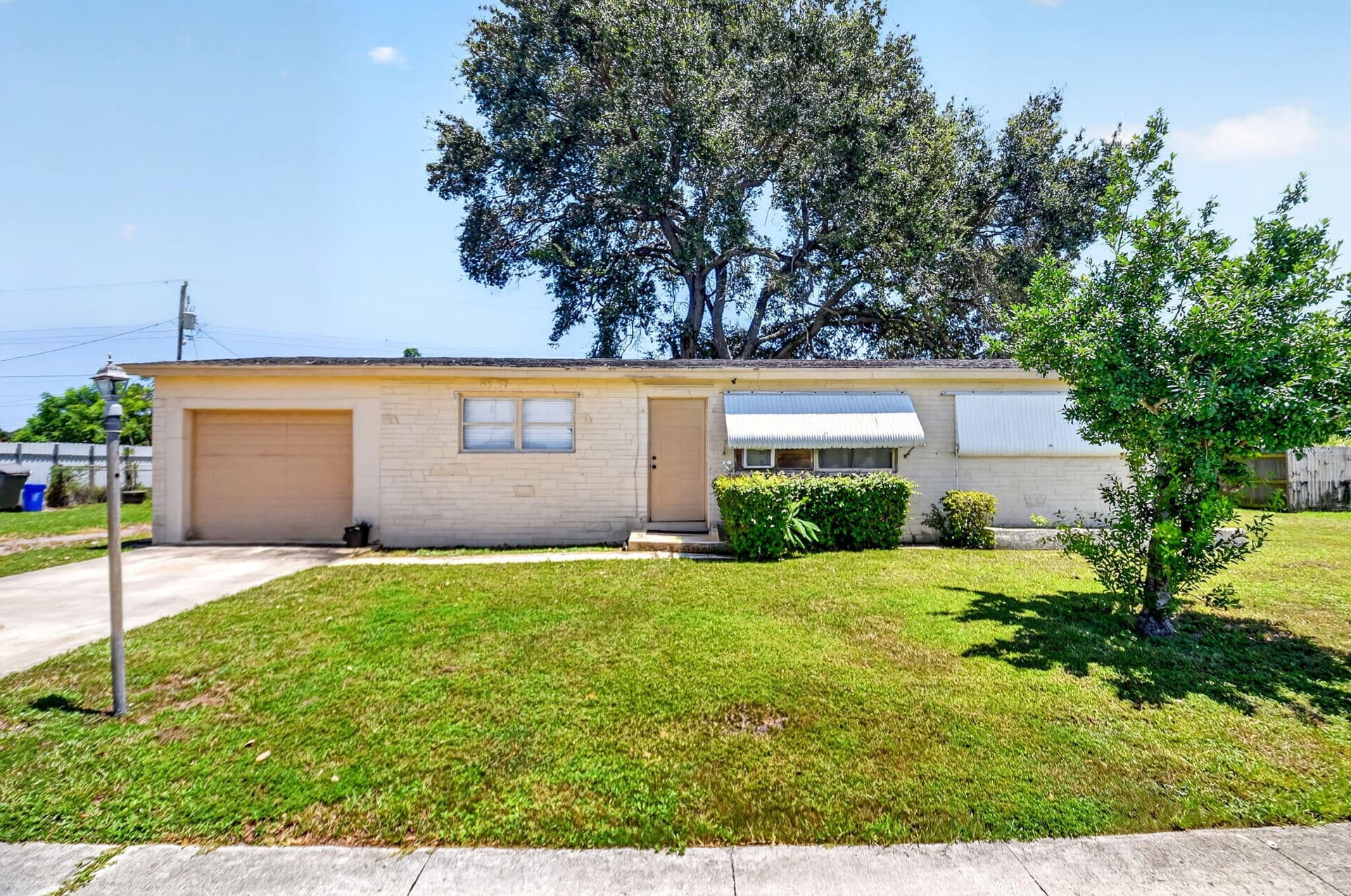 1572 Woodland Avenue, West Palm Beach, FL 33415 in West Palm Beach - property photo 2