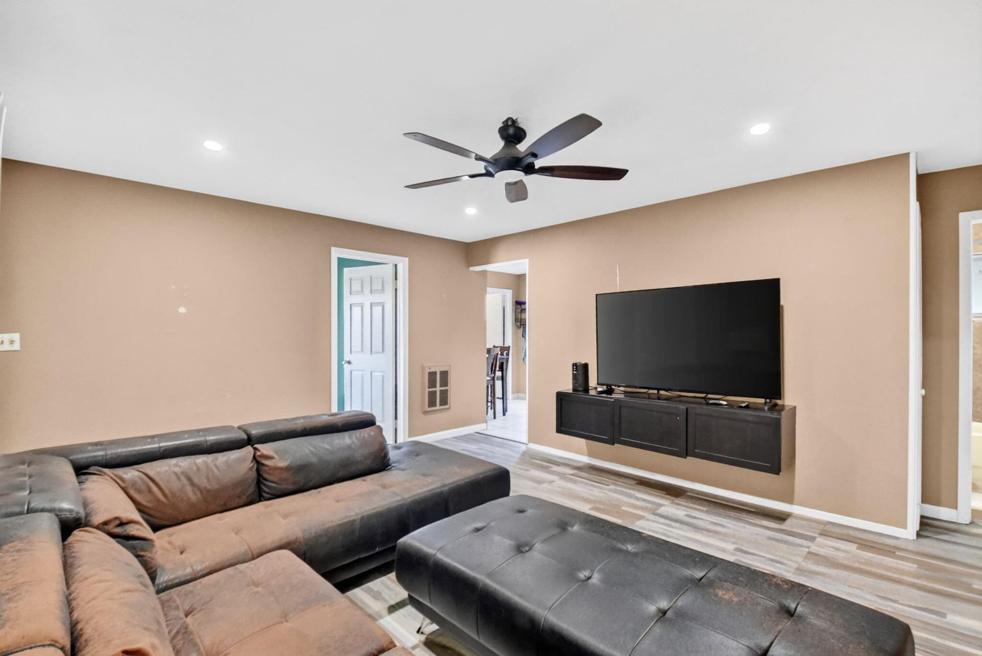 1572 Woodland Avenue, West Palm Beach, FL 33415 in West Palm Beach - property photo 6