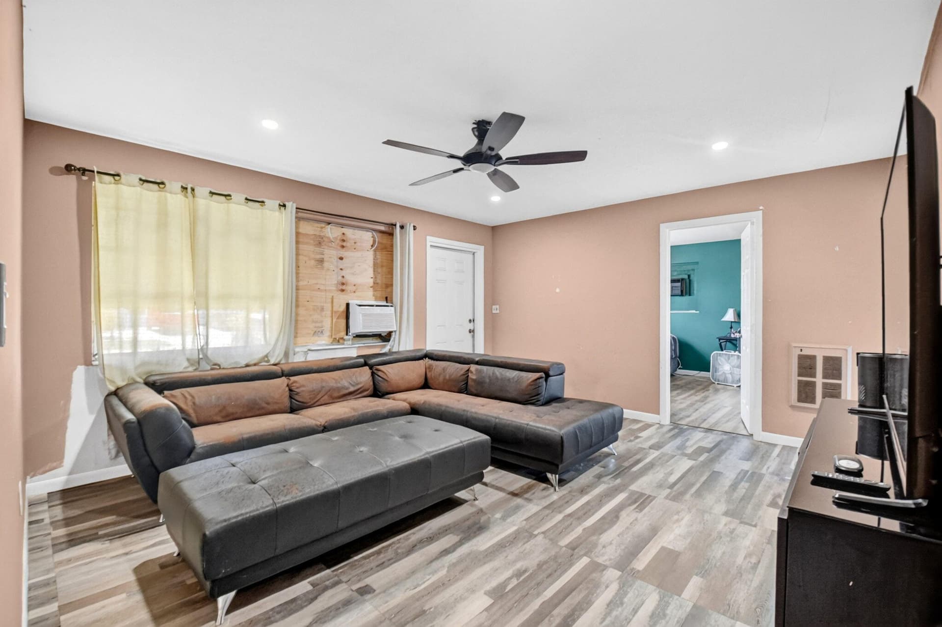 1572 Woodland Avenue, West Palm Beach, FL 33415 in West Palm Beach - property photo 7