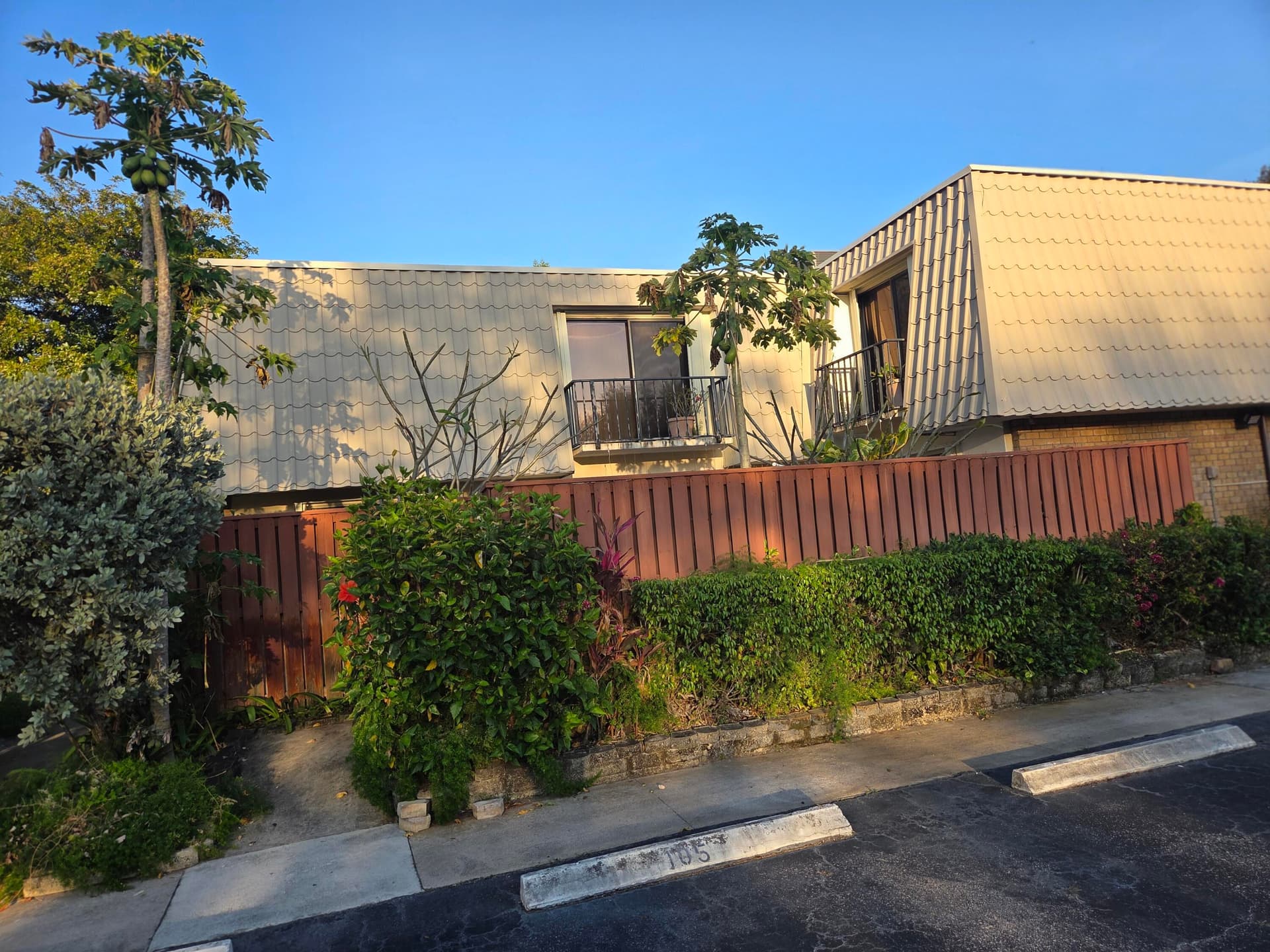 1700 Embassy Drive 512, West Palm Beach, FL 33401 in West Palm Beach - property photo