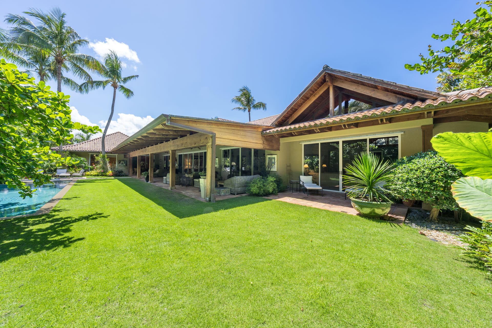 6 La Costa Way, Palm Beach, FL 33480 in Palm Beach - property photo