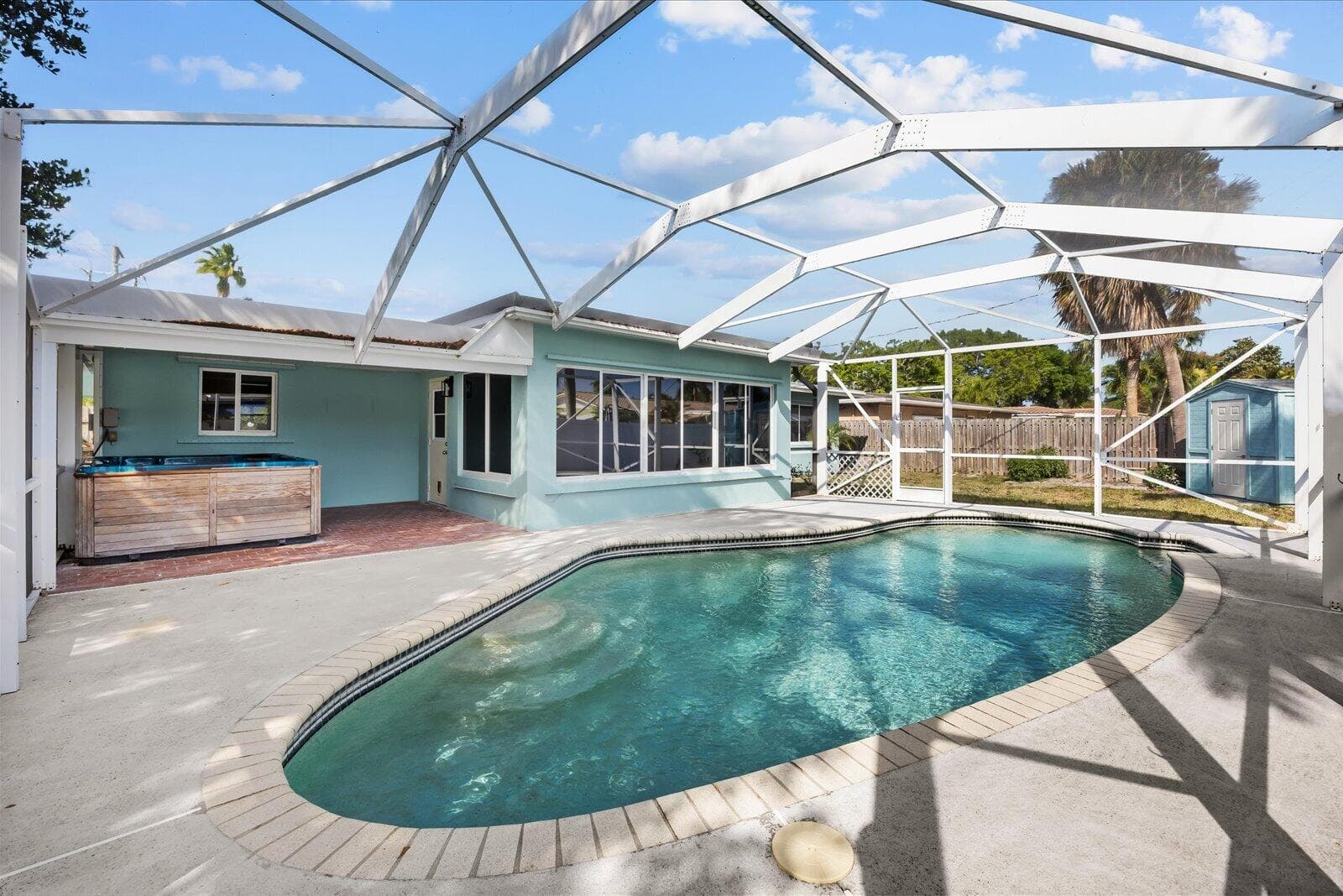 800 SE 13th Court, Deerfield Beach, FL 33441 in Deerfield Beach - property photo